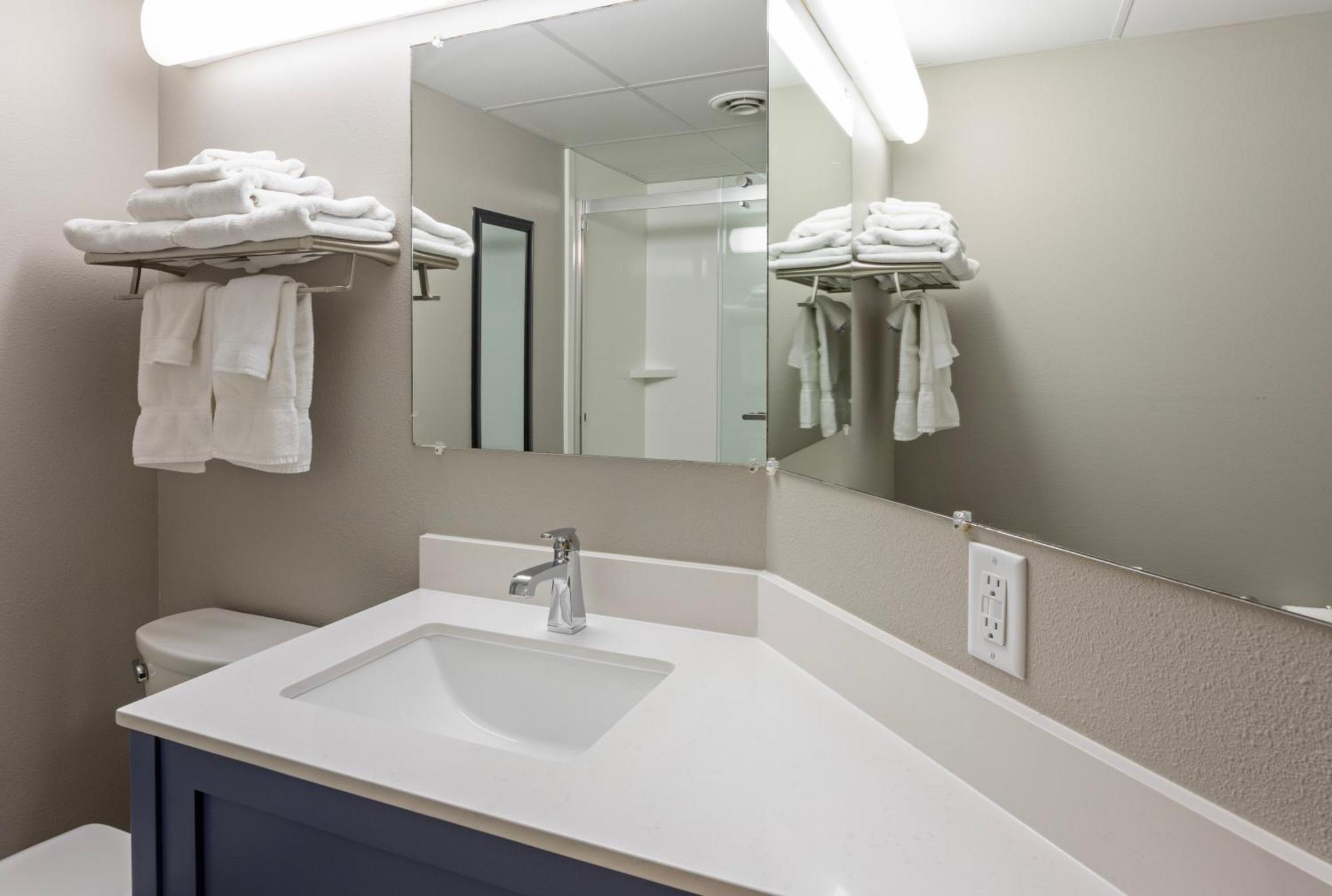 Paynesville Inn & Suites Phòng bức ảnh